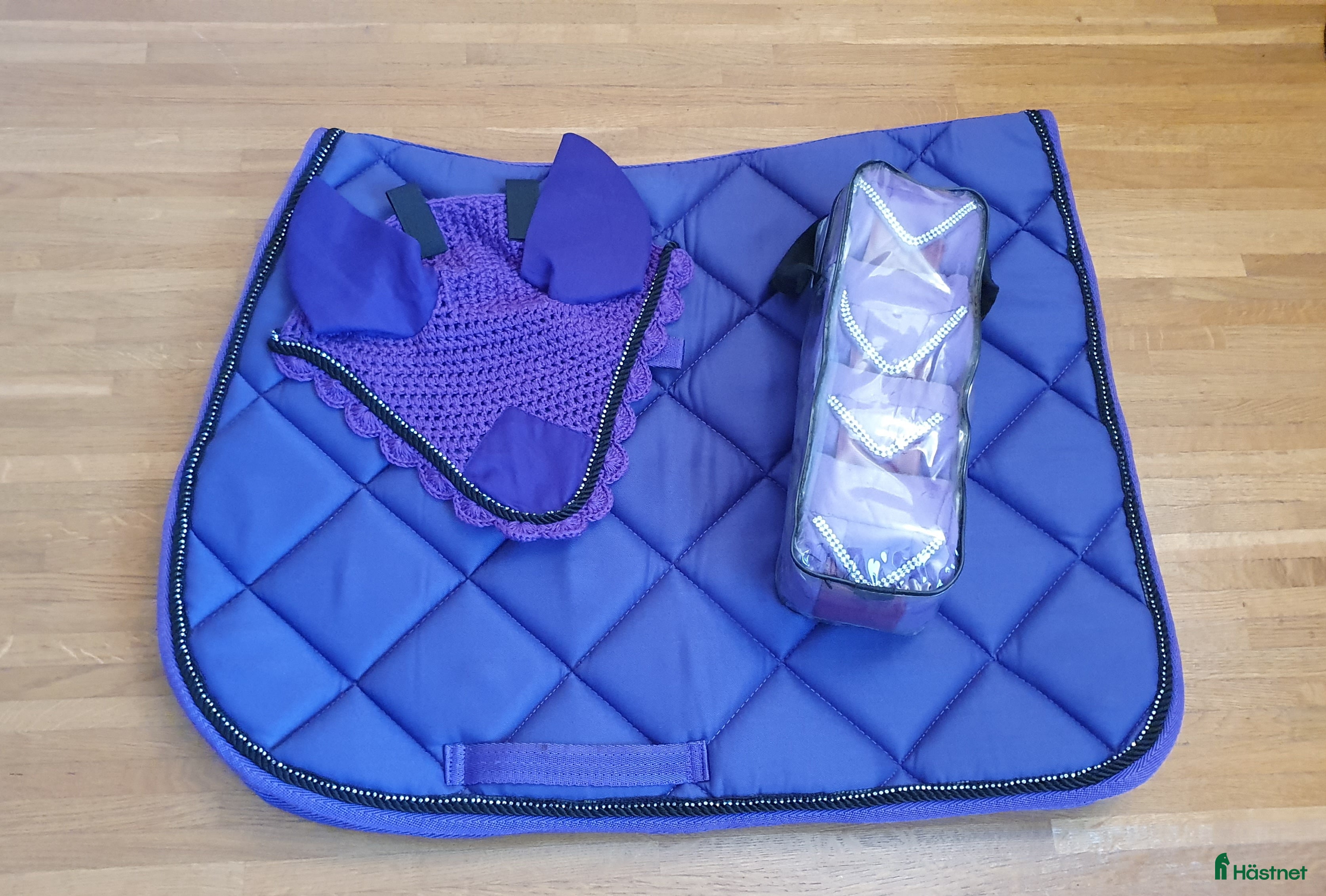 Schabrak & Vojlockar hästutrustning till salu: Schabrak med matchande huva och benlindor i Haninge - Annons 17