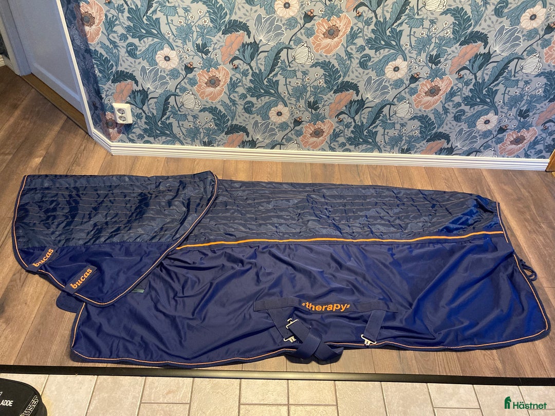 Täcken hästutrustning till salu: Bucas Therapy med avtagbar hals i Onsala - Annons 1