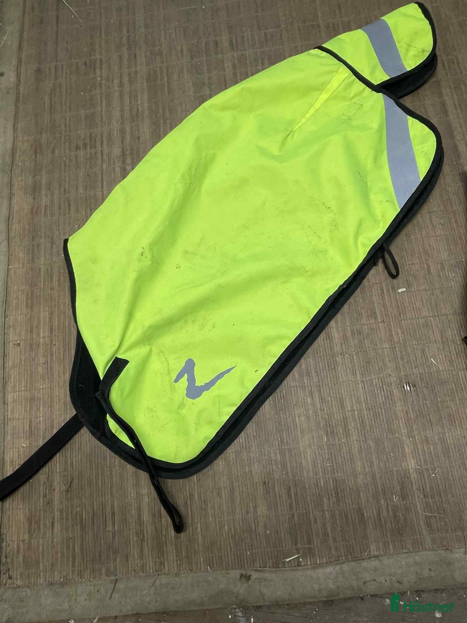 Täcken hästutrustning till salu: Täcke - ländtäcke i Heberg - Annons 2