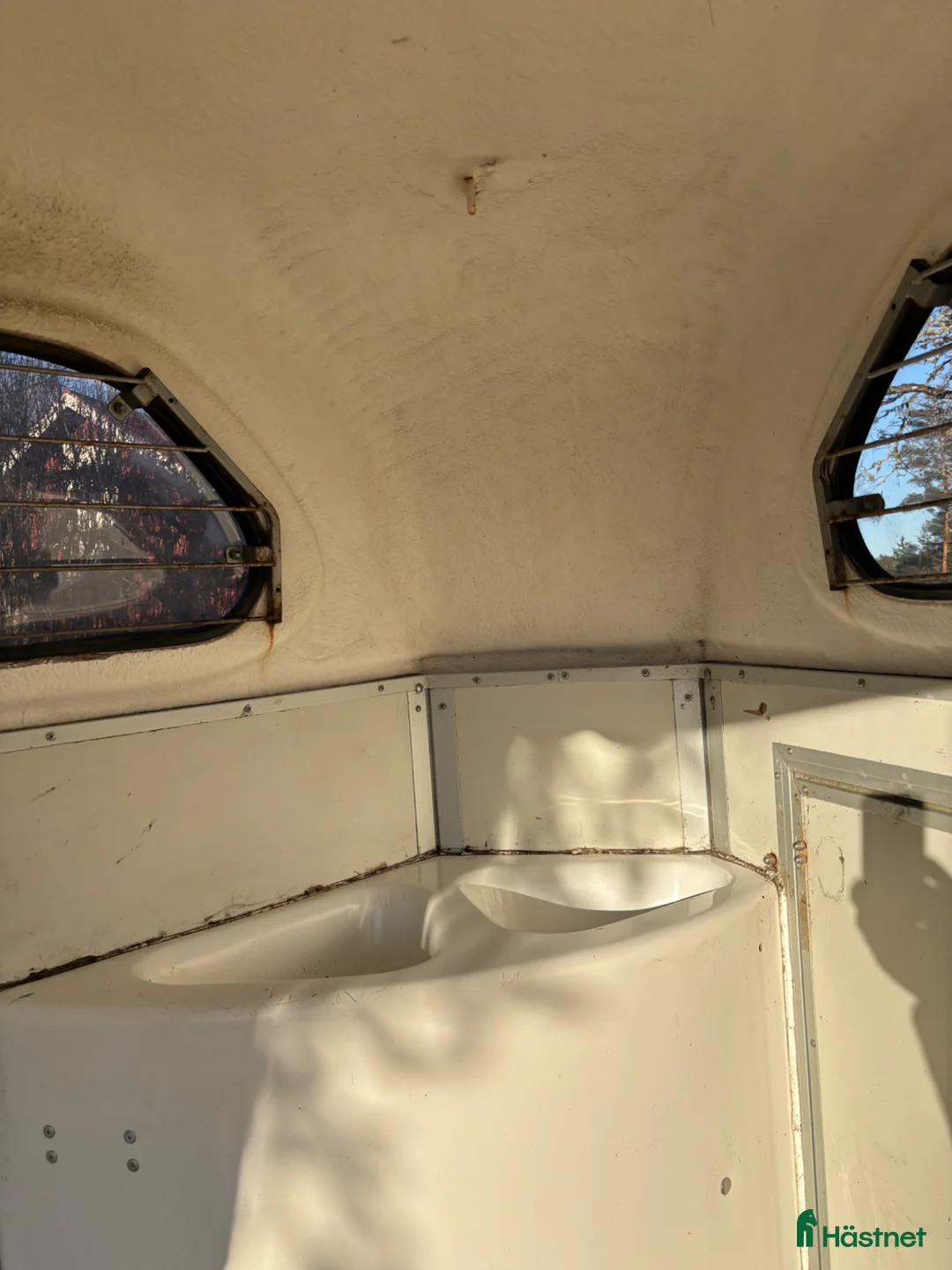 Hästtransporter  fordon & transport till salu: Smidigt hästsläp med sadelkammare - Annons 5