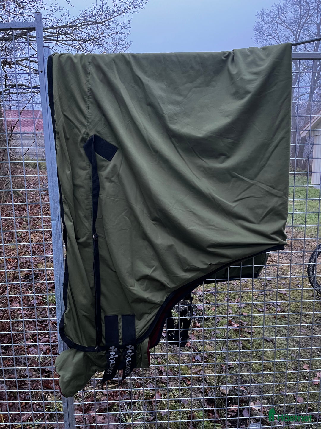 Täcken hästutrustning till salu: Bucas svettäcke i Kvicksund - Annons 2