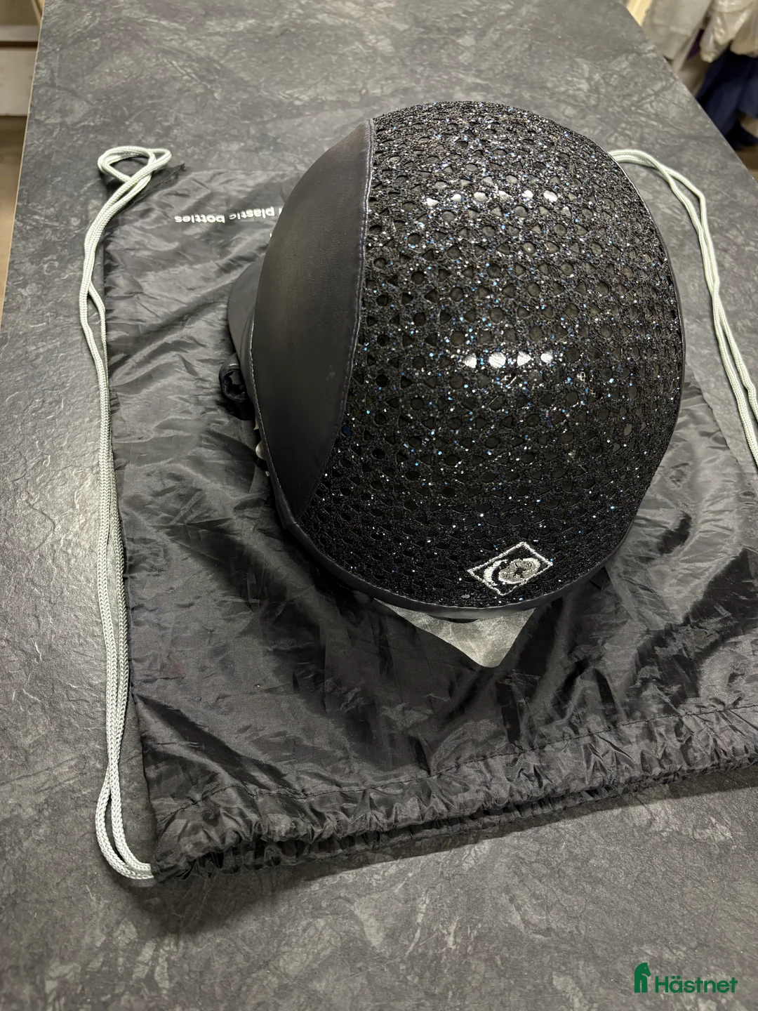 Hjälmar ryttarutrustning till salu: Charles Owen hjälp SP8 i Vallda - Annons 2