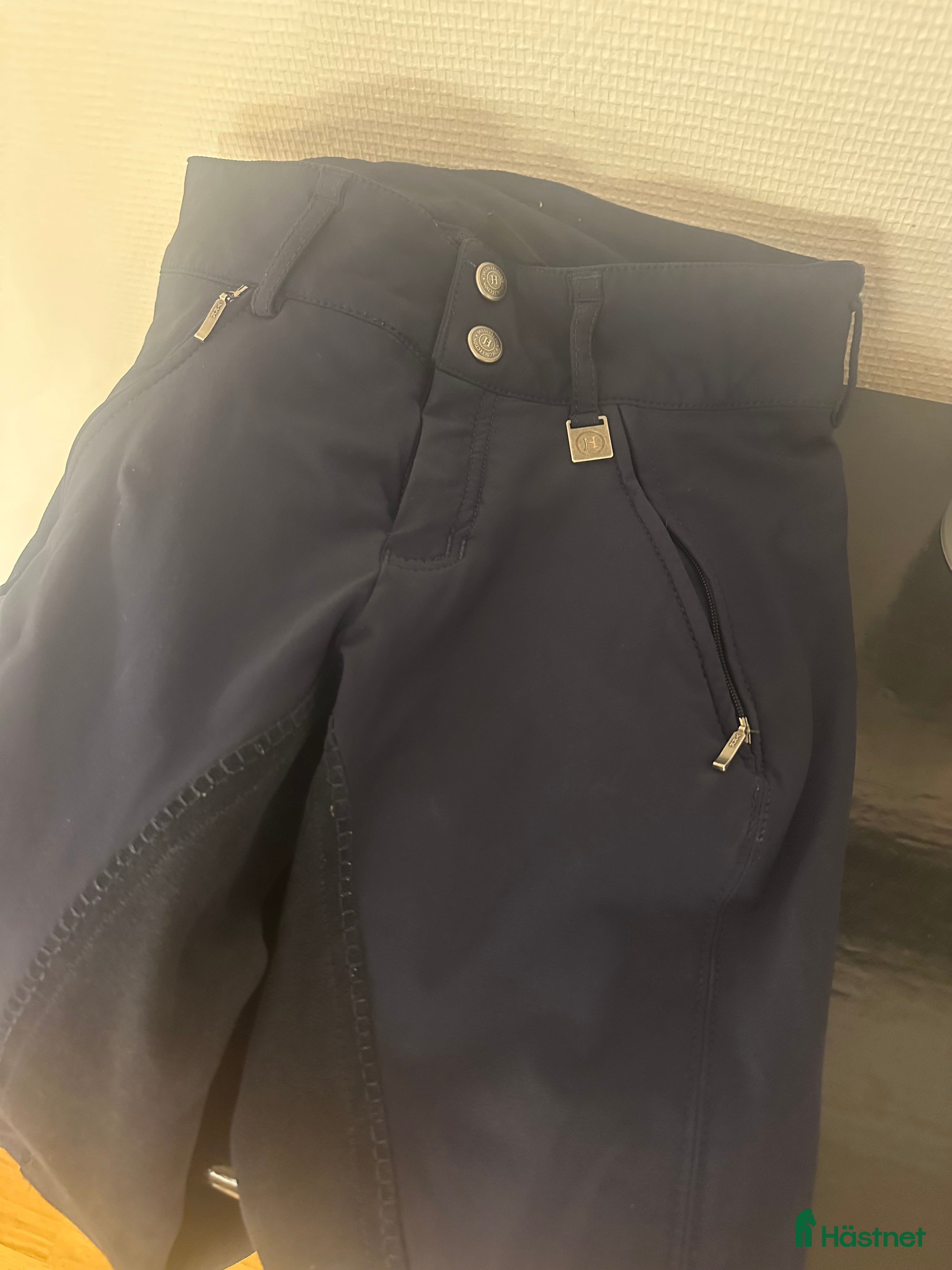 Ridbyxor ryttarutrustning till salu: Marinblå Ridbyxor Strl 150 Nyskick - Annons 1
