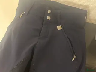 Ridbyxor ryttarutrustning till salu: Marinblå Ridbyxor Strl 150 Nyskick - Annons 1