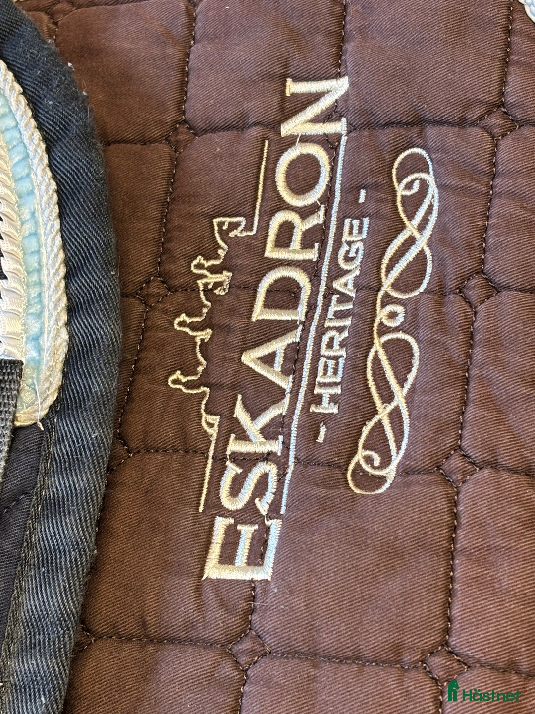 Schabrak & Vojlockar hästutrustning till salu: 10 schabrak säljes tillsammans  i Brottby - Annons 5