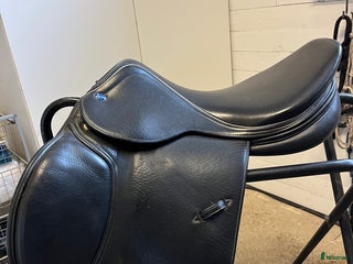 Sadlar hästutrustning till salu: Lippo Enzo 17W i Markaryd - Annons 1