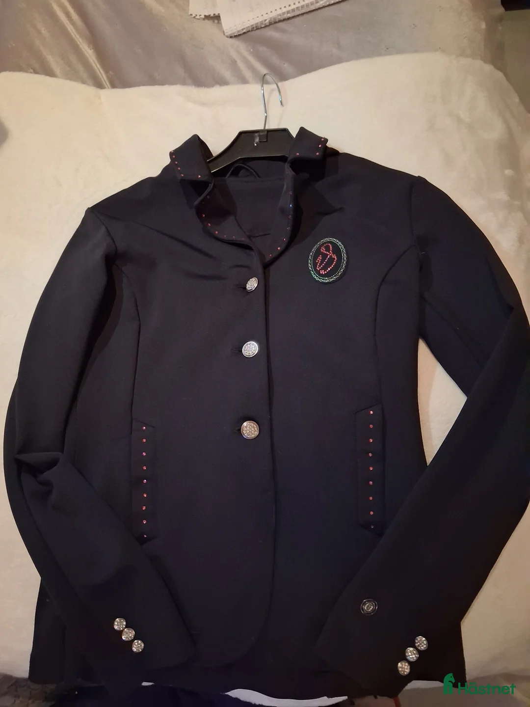 Jackor & Kavajer ryttarutrustning till salu: Fin tävlingskavaj storlek 152 - Annons 1