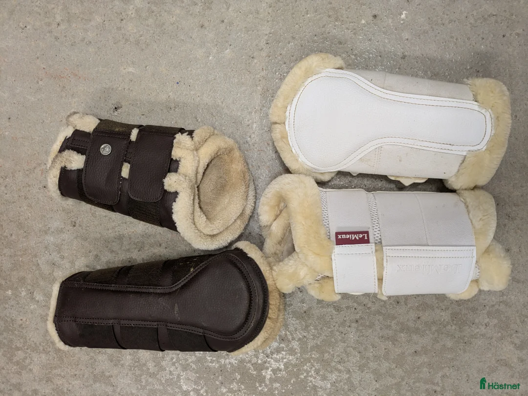 Benskydd hästutrustning till salu: Fluffskydd för dressyr - Annons 1