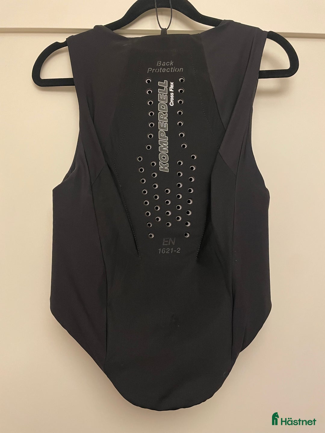 Säkerhetsvästar ryttarutrustning till salu: Komperdell ryggskydd/säkerhetsväst i Sollentuna - Annons 2