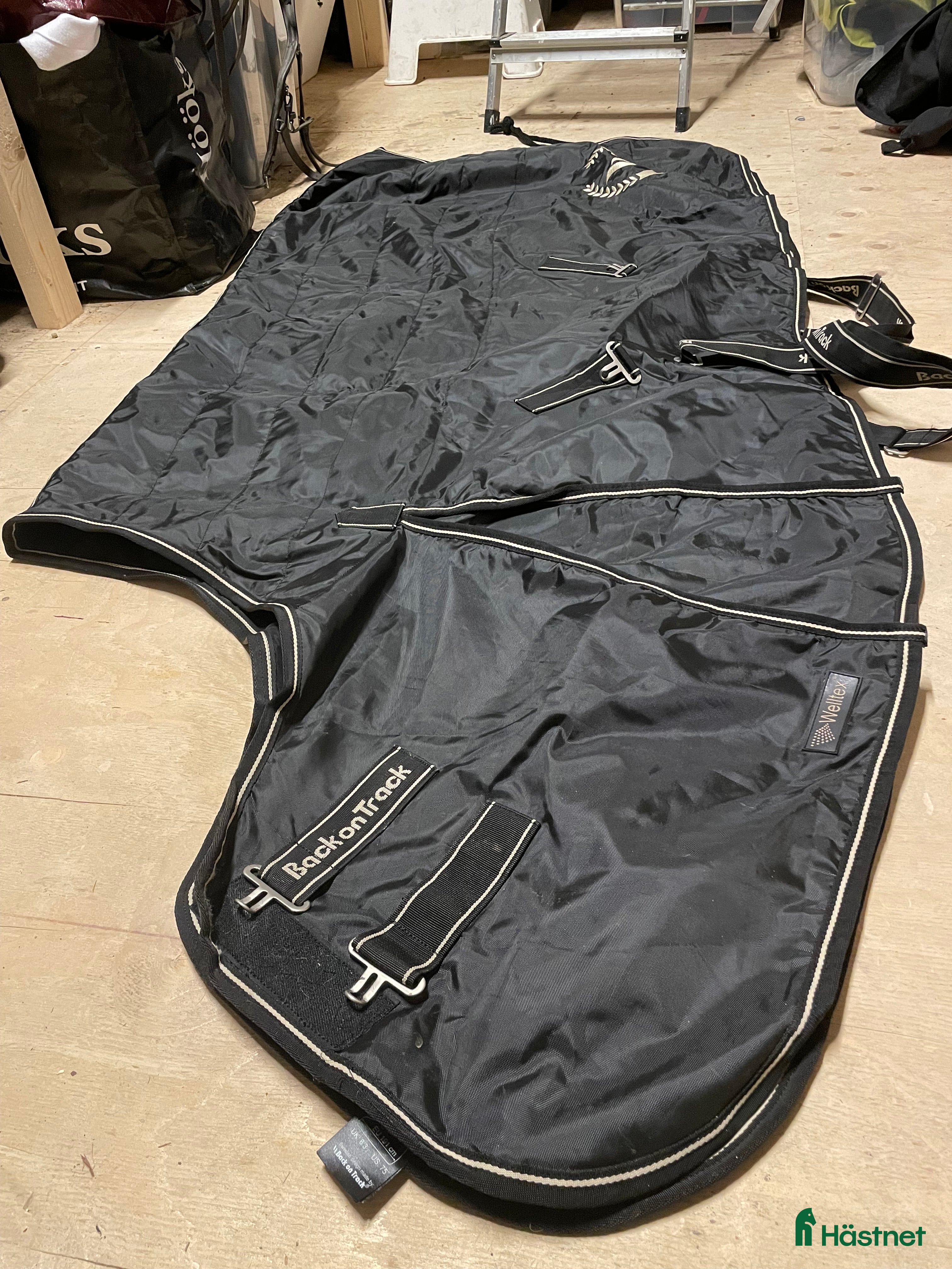 Täcken hästutrustning Back on track Mille stalltäcke, 100g, strl 140 - Annons 2