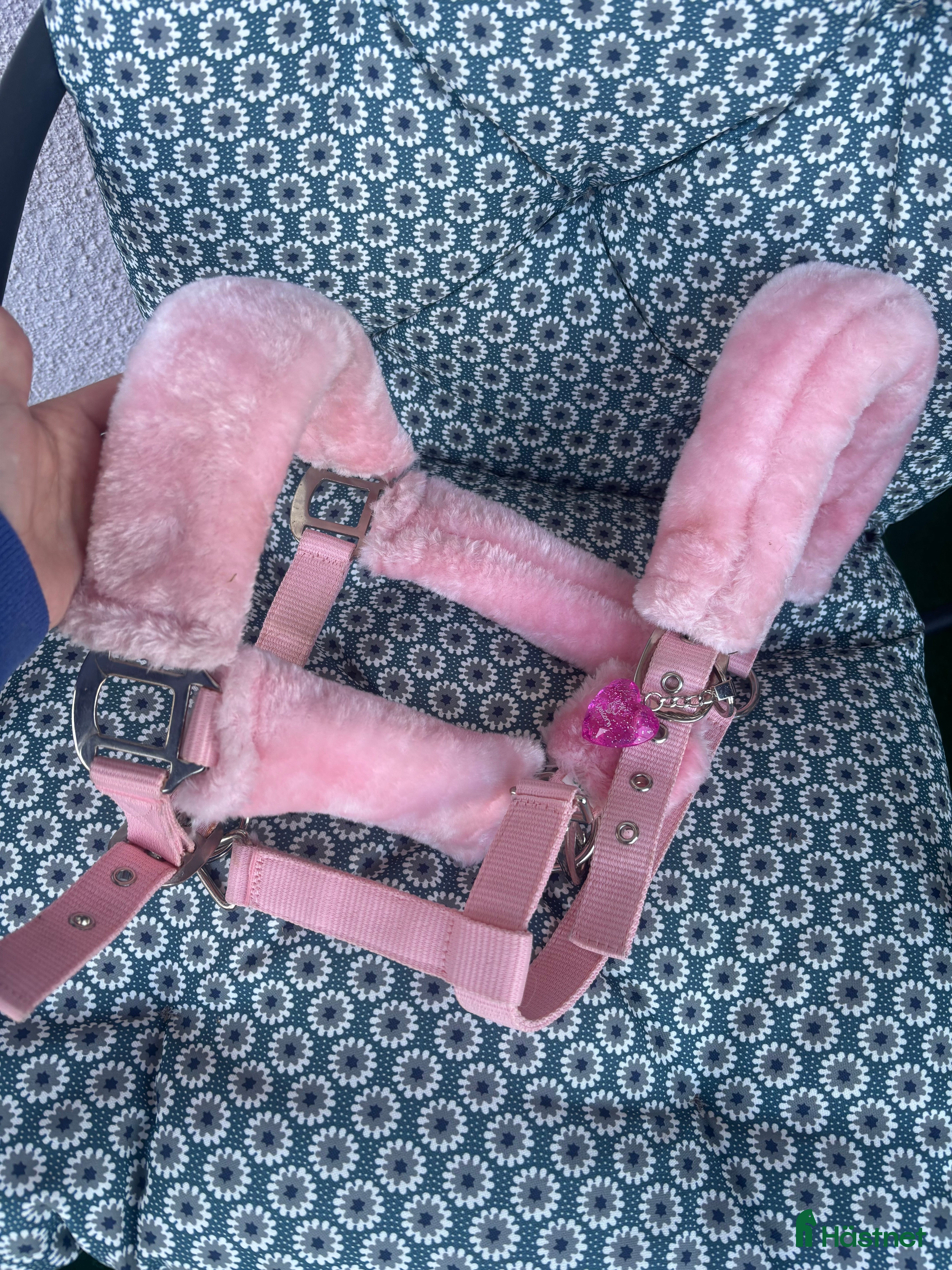 Övrig Hästutrustning hästutrustning Rosa fluff grimma + nyckelring - Annons 9