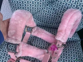 Övrig Hästutrustning hästutrustning Rosa fluff grimma + nyckelring - Annons 9