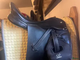 Sadlar hästutrustning Premiere dressyrsadel - Annons 1