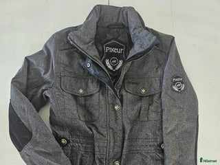 Jackor & Kavajer ryttarutrustning till salu: Grå höst/vinterjacka från Pikeur i Härnösand - Annons 24