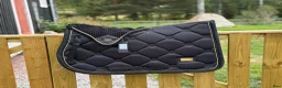 Schabrak & Vojlockar hästutrustning till salu: Equestrian Stockholm set med schabrak och huva i Åkersberga - Annons 1