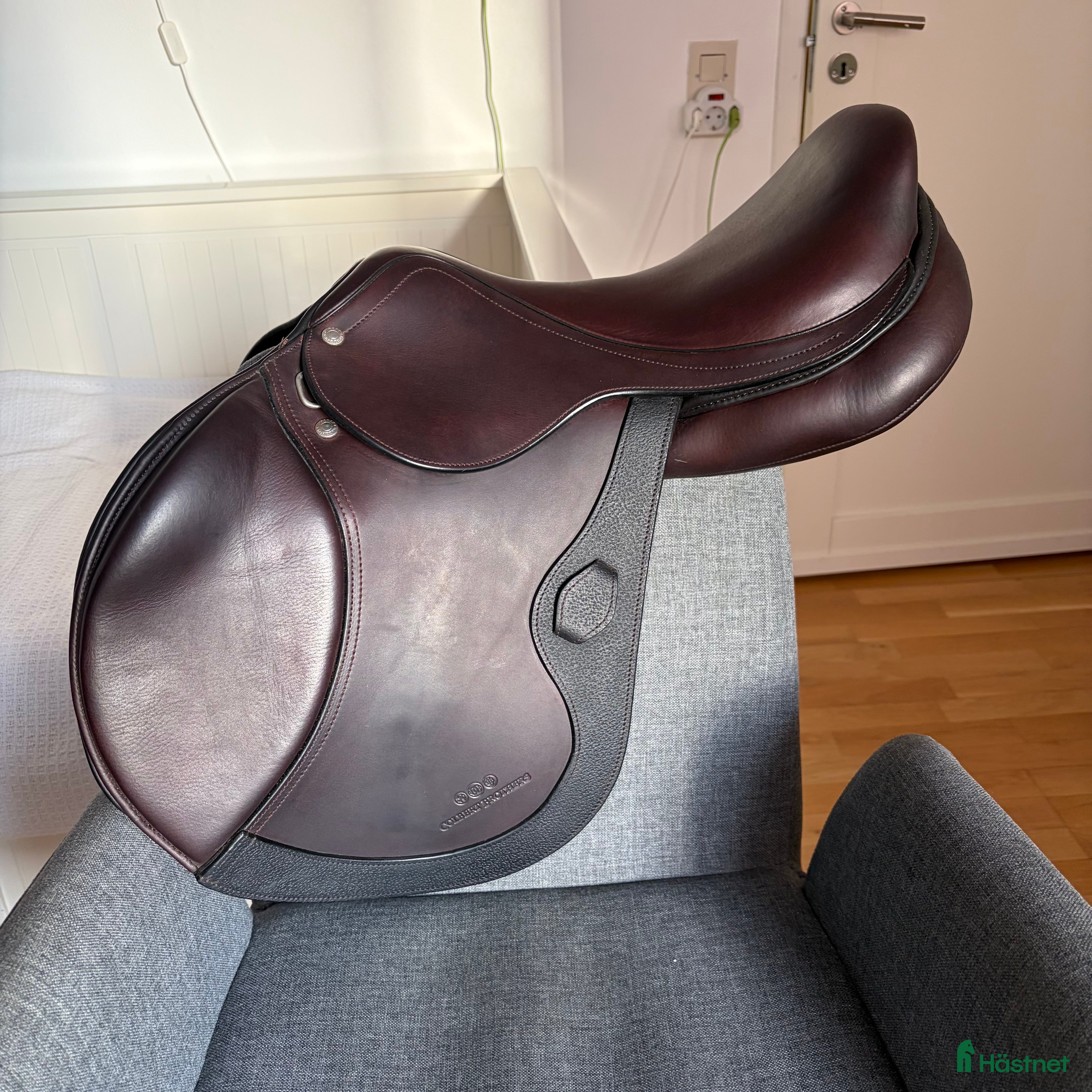 Sadlar hästutrustning Colbert Brothers hoppsadel i nyskick i Stockholm - Annons 3
