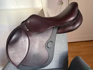 Sadlar hästutrustning Colbert Brothers hoppsadel i nyskick i Stockholm - Annons 3