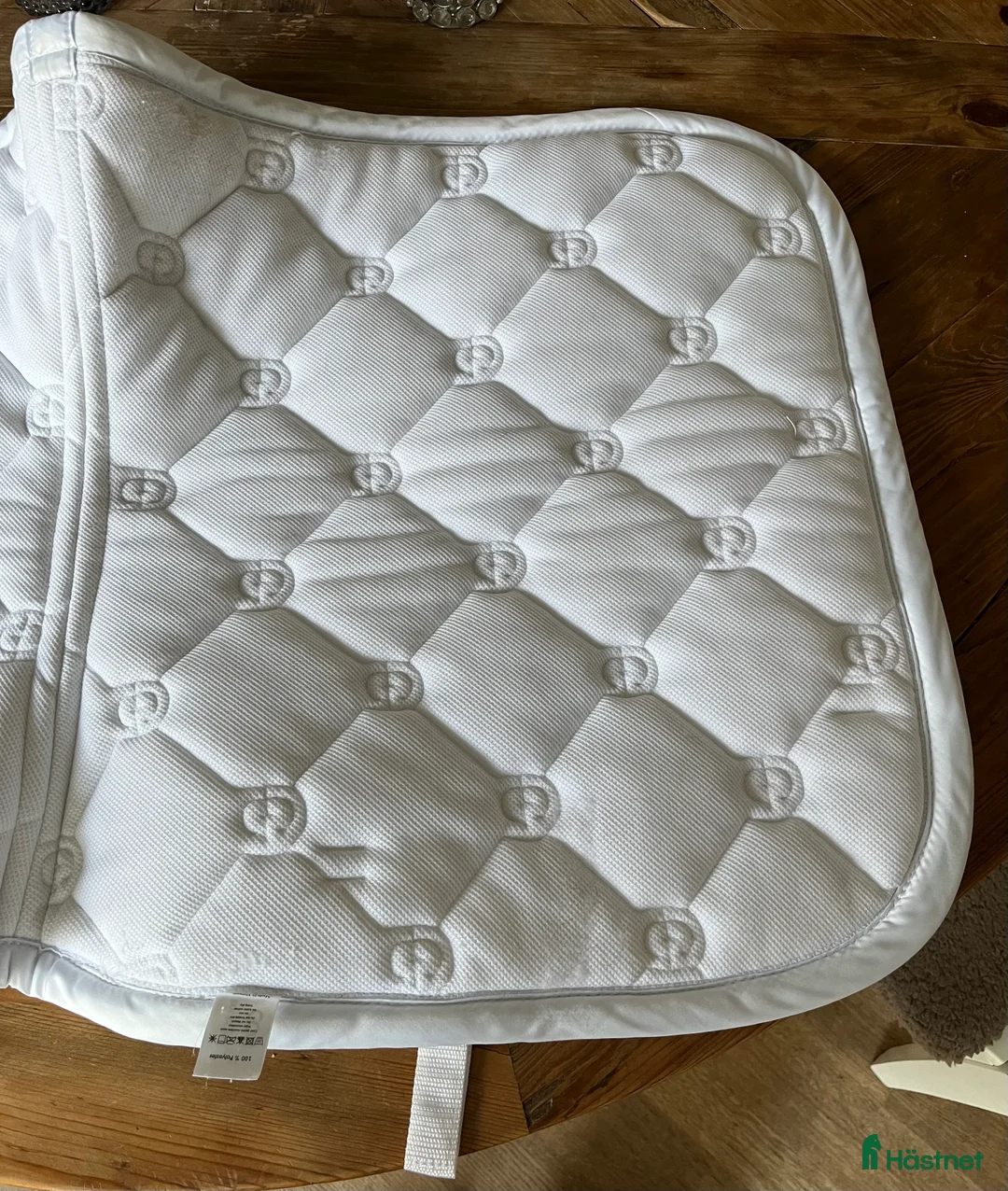 Schabrak & Vojlockar hästutrustning till salu: Vitt schabrak ES cob dressyr i Åkersberga - Annons 4