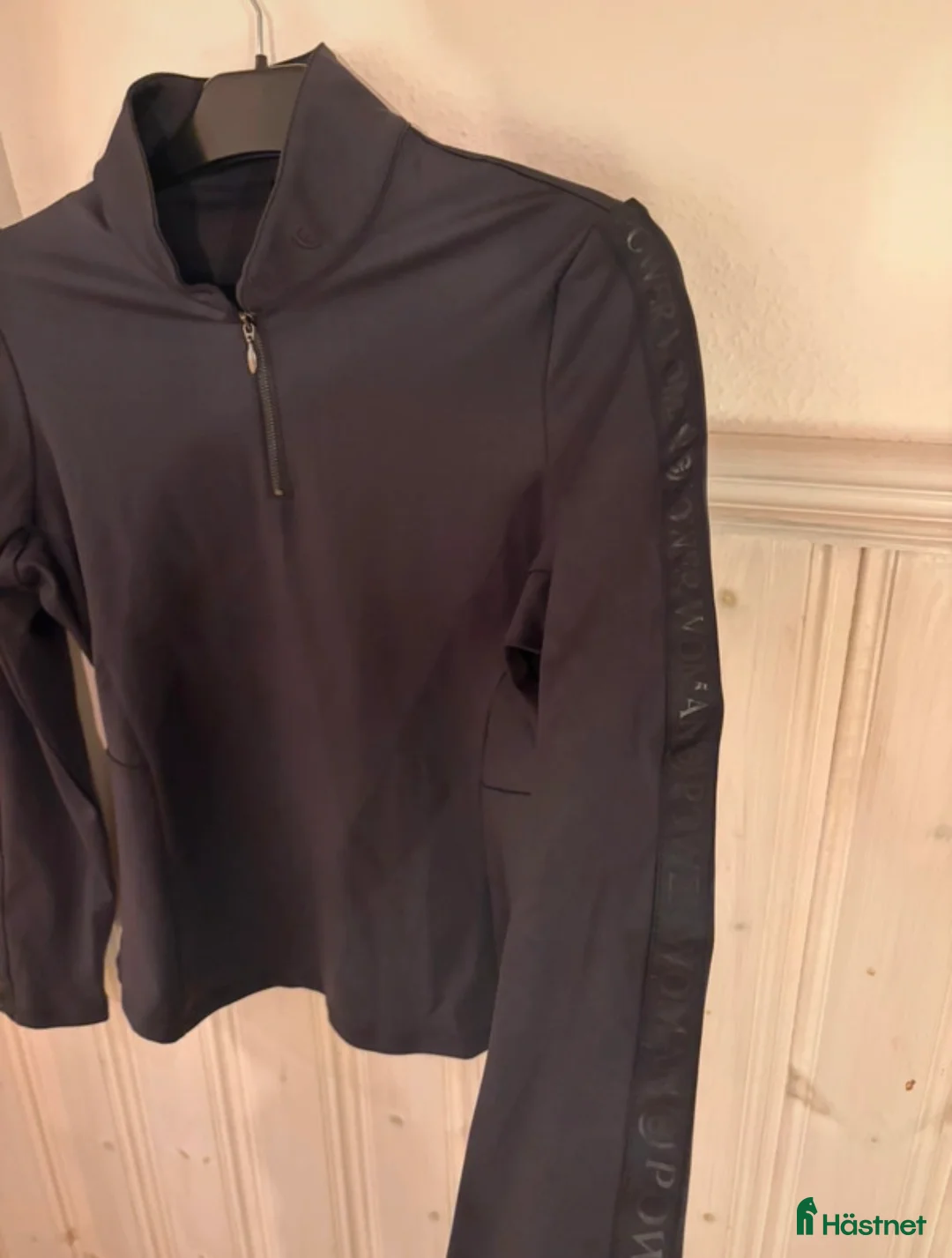 Övrigt Ridkläder ryttarutrustning till salu: Equestrian Stockholm tröja - Annons 3