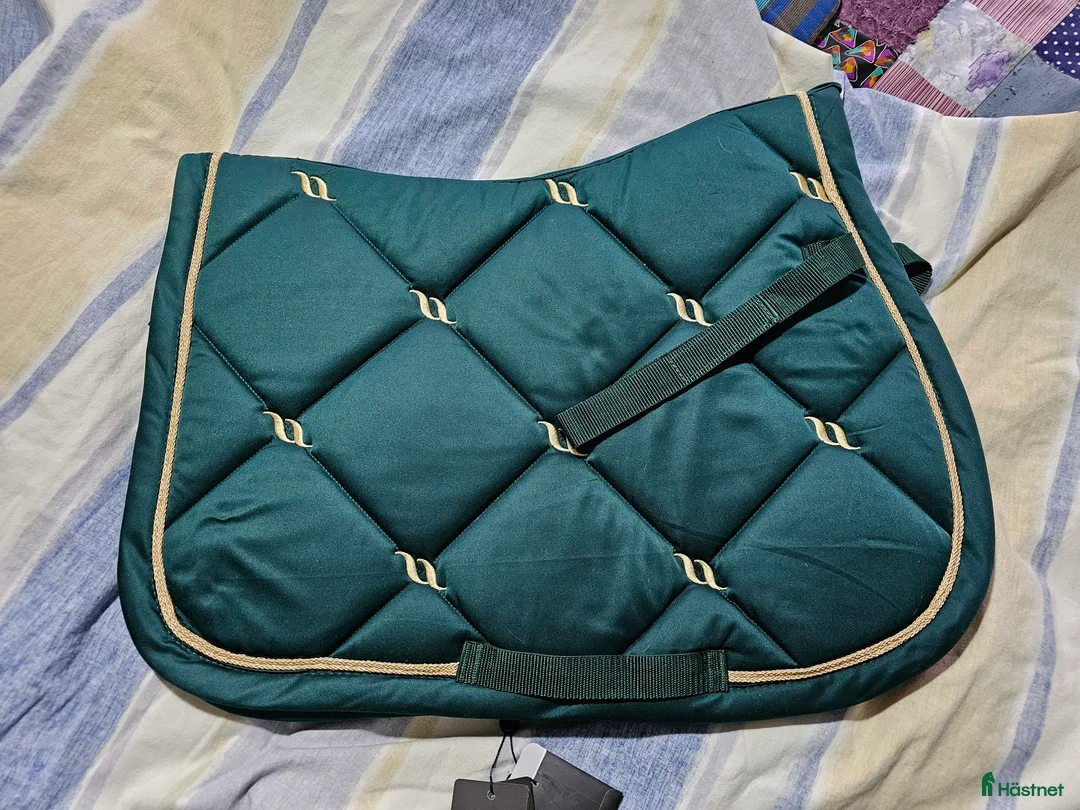 Schabrak & Vojlockar hästutrustning till salu: Back on track Nights collection Forest ponny hopp i Söråker - Annons 1