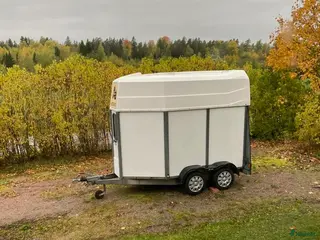 Hästtransporter fordon & transport till salu: Nymålad hästtransport - Annons 1