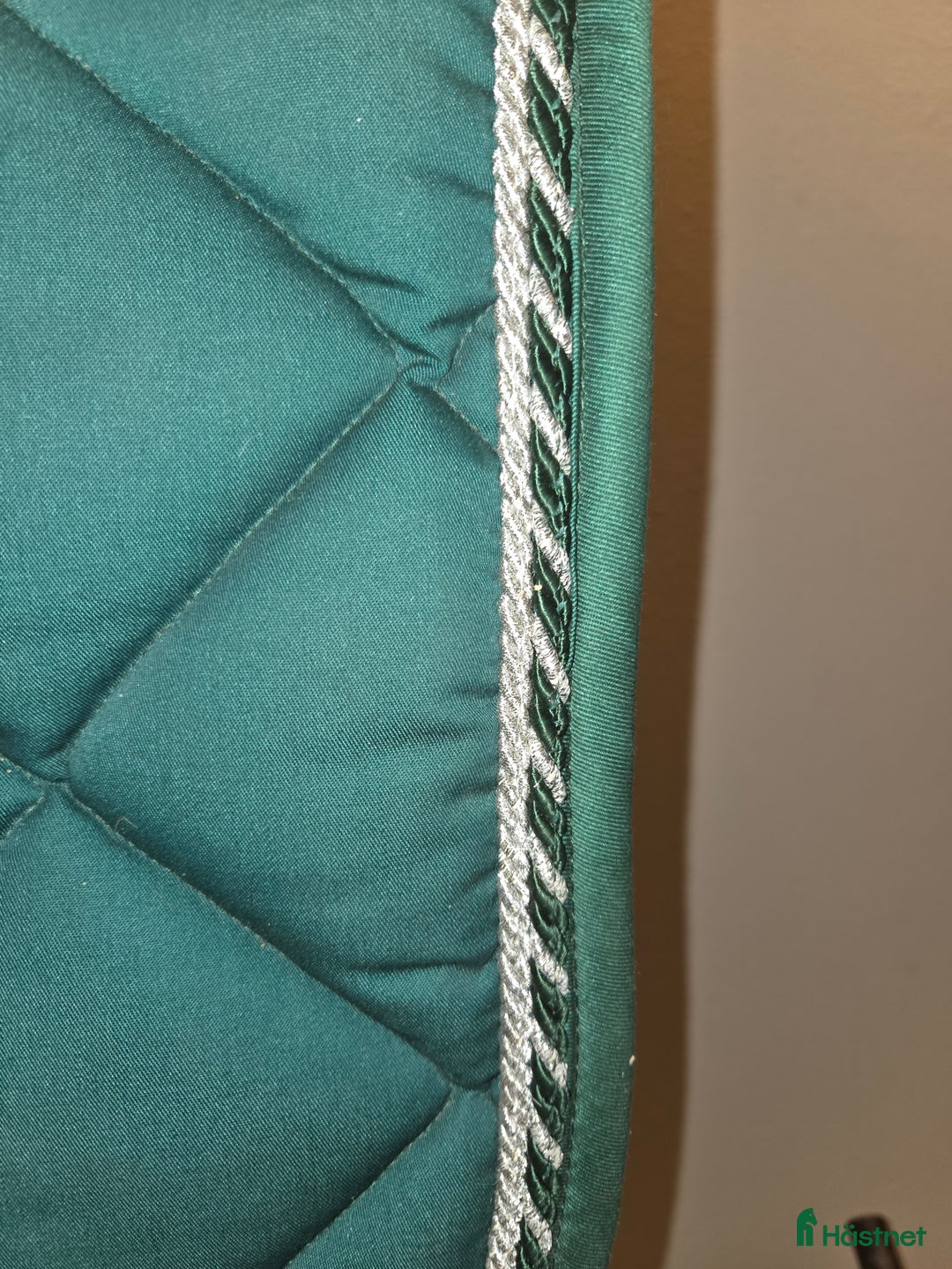 Schabrak & Vojlockar hästutrustning till salu: Grönt hoppschabrak i Vintrosa - Annons 2