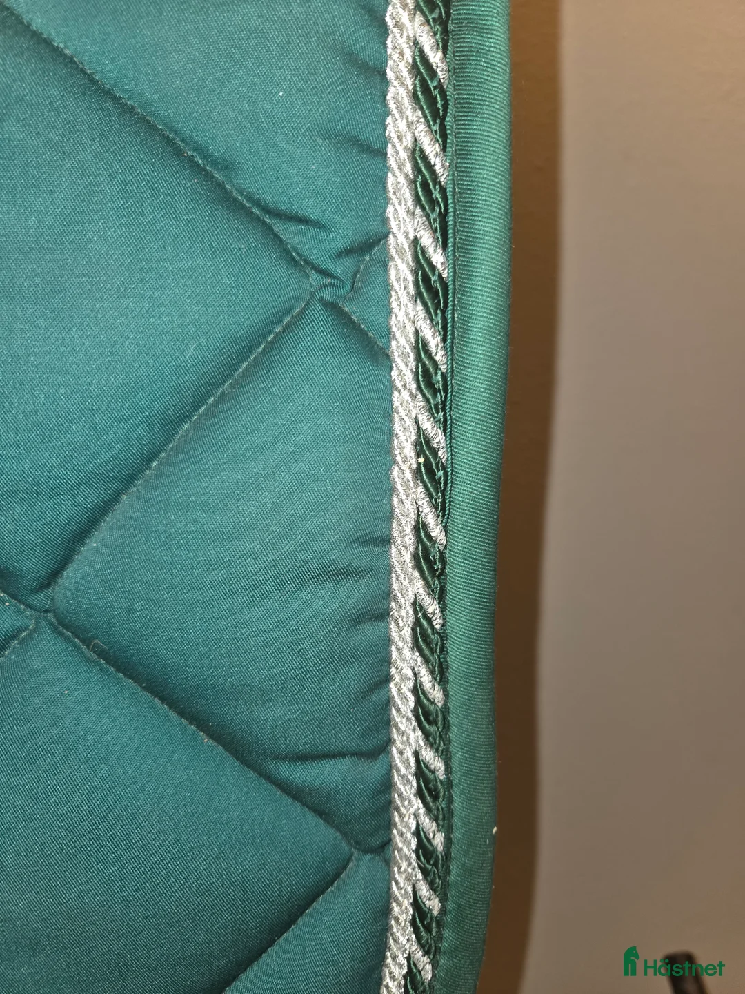 Schabrak & Vojlockar hästutrustning till salu: Grönt hoppschabrak i Vintrosa - Annons 2