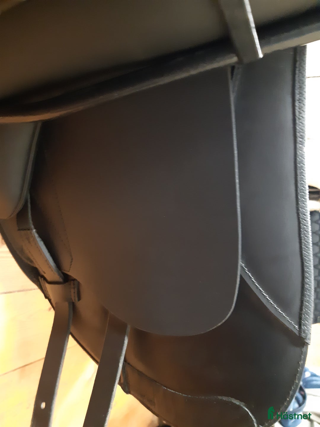 Sadlar hästutrustning till salu: Ny sadel, sparsamt använd i 3 mån. i Tullinge - Annons 3