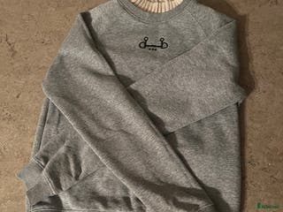 Övrigt Ridkläder ryttarutrustning till salu: Vacker och stilren tjocktröja från CRW!⭐️ i Gemla - Annons 1