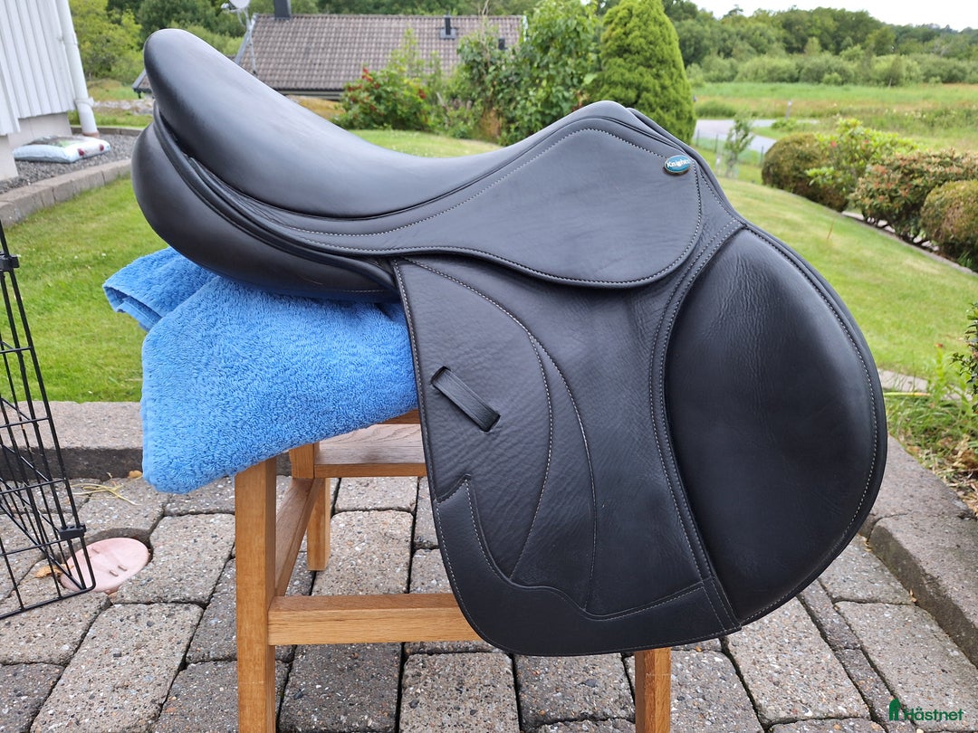 Sadlar hästutrustning till salu: Knights Siddhant 16,5 Svart hoppsadel i Torslanda - Annons 3