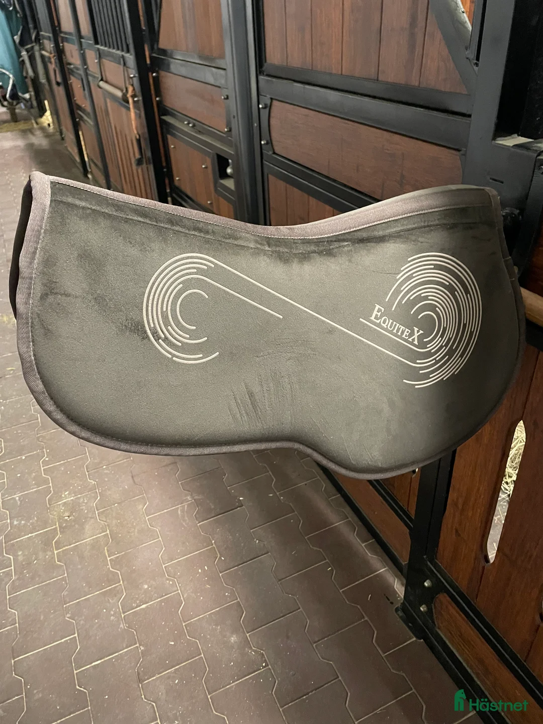Sadeltillbehör hästutrustning till salu: Tryckavlastande och korrigerande sadelpad i Västerås - Annons 1