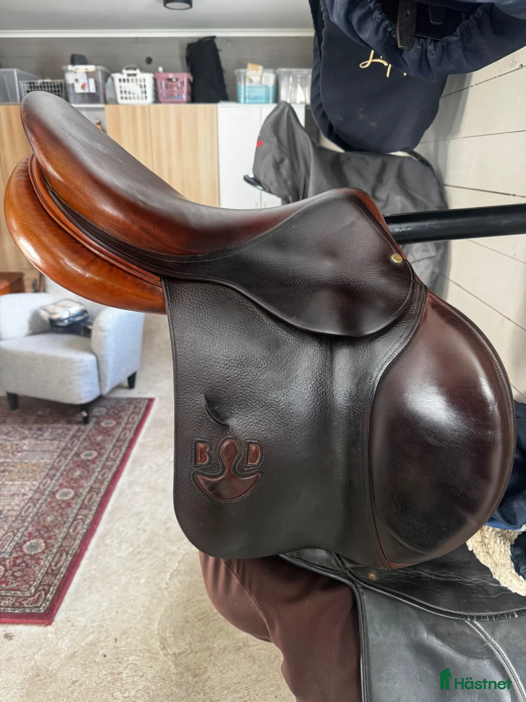 Sadlar hästutrustning till salu: BD sadel 17,5 tum - Annons 1
