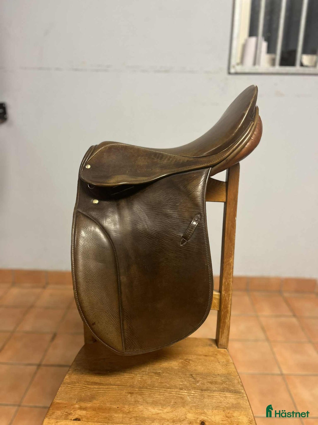 Sadlar hästutrustning till salu: Dressyrsadel i Svängsta - Annons 1