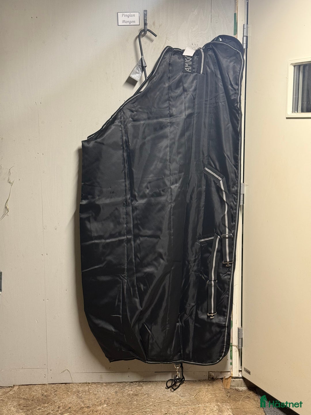 Täcken hästutrustning till salu: Amigo Diamond Insulator svart 100g i Tierp - Annons 3