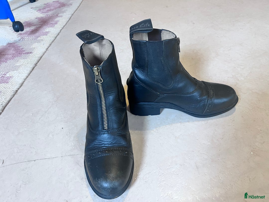 Ridstövlar ryttarutrustning till salu: Ridskor, äkta läder i Nygård - Annons 2