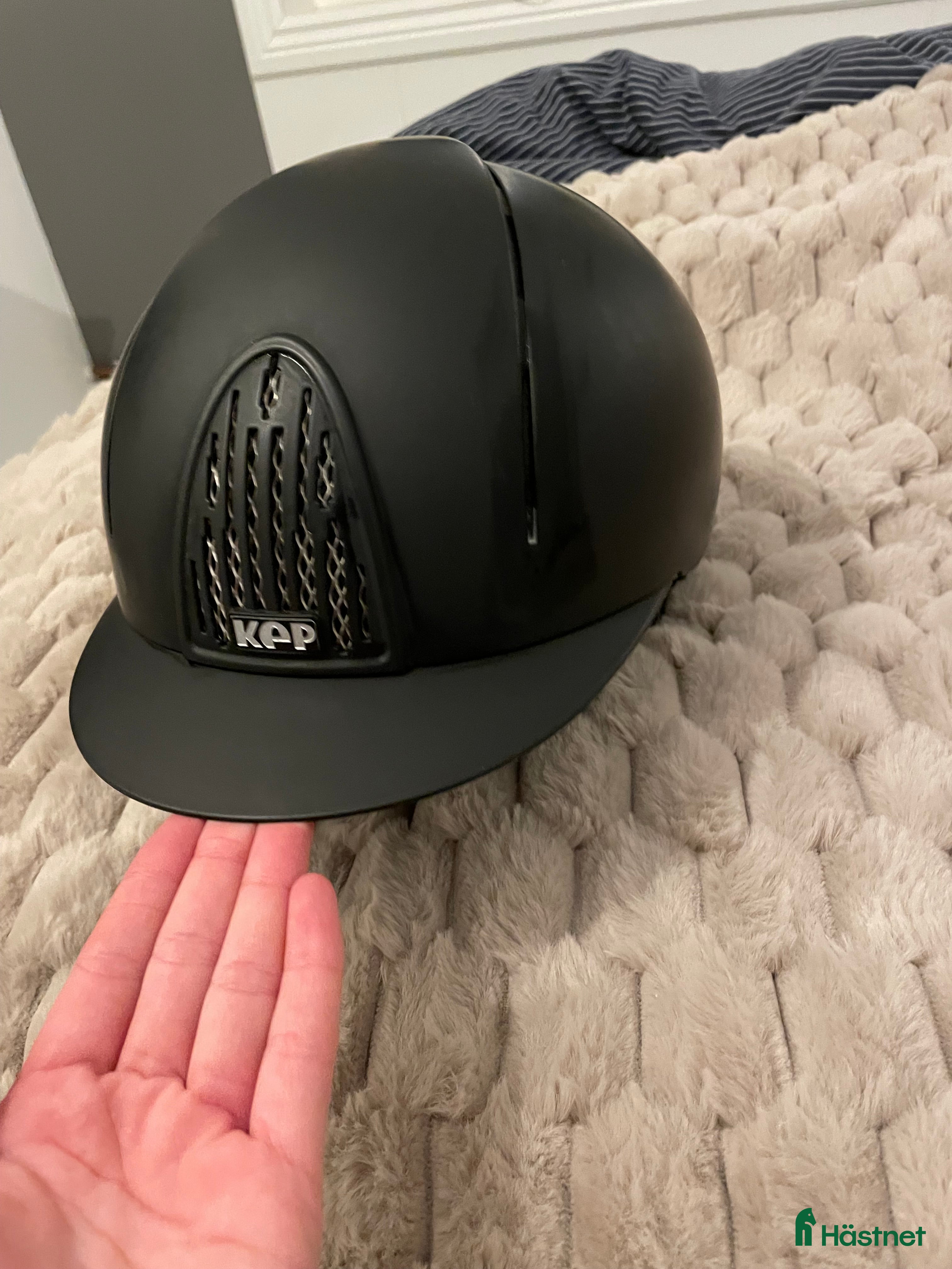 Hjälmar ryttarutrustning till salu: Kep hjälm  - Annons 16