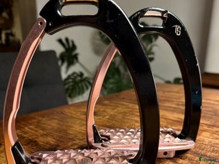 Stigbyglar hästutrustning till salu: Tech Stirrups i Grängesberg - Annons 1