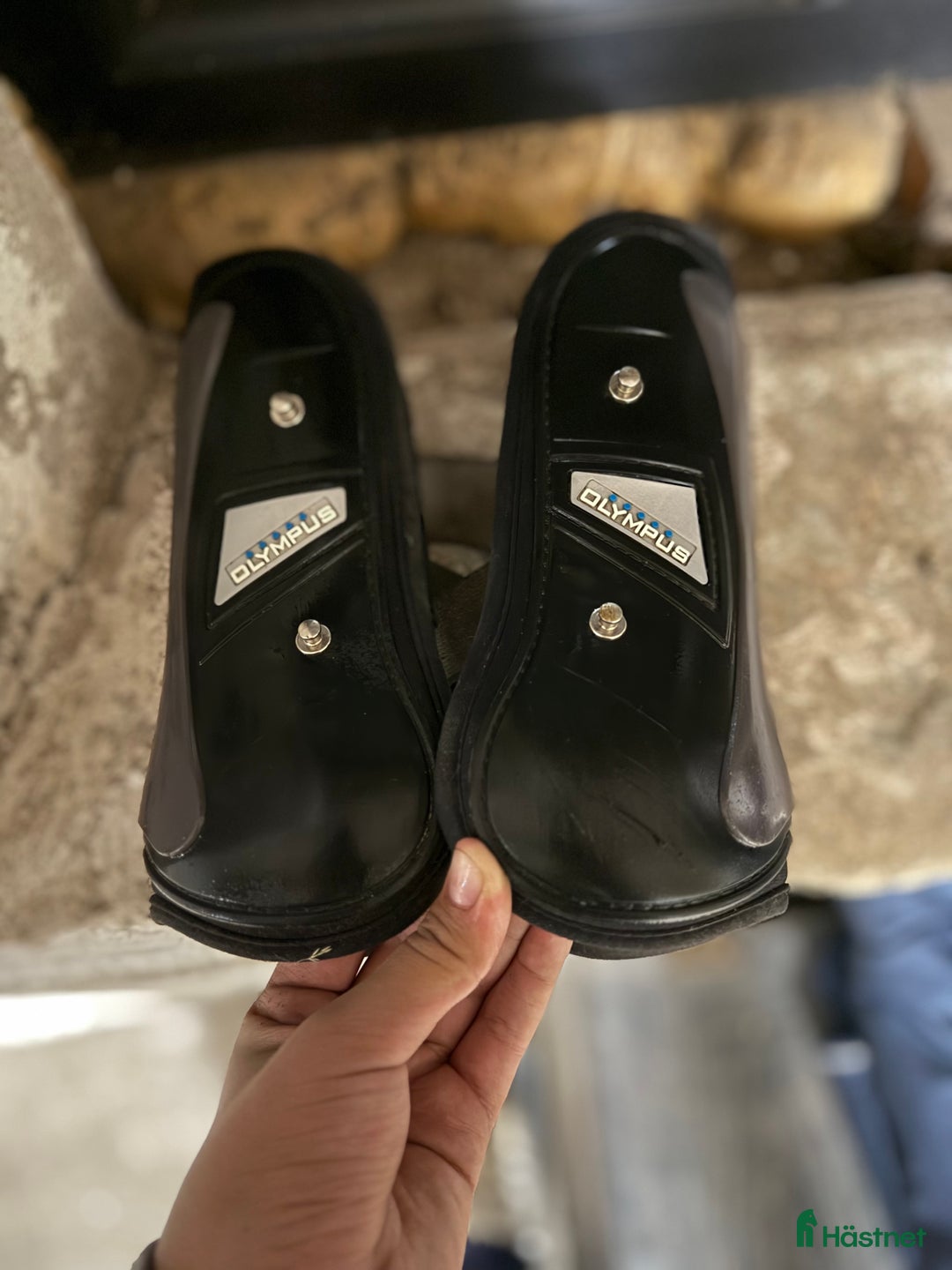 Benskydd hästutrustning till salu: Veredus benskydd svarta  i Tierp - Annons 1