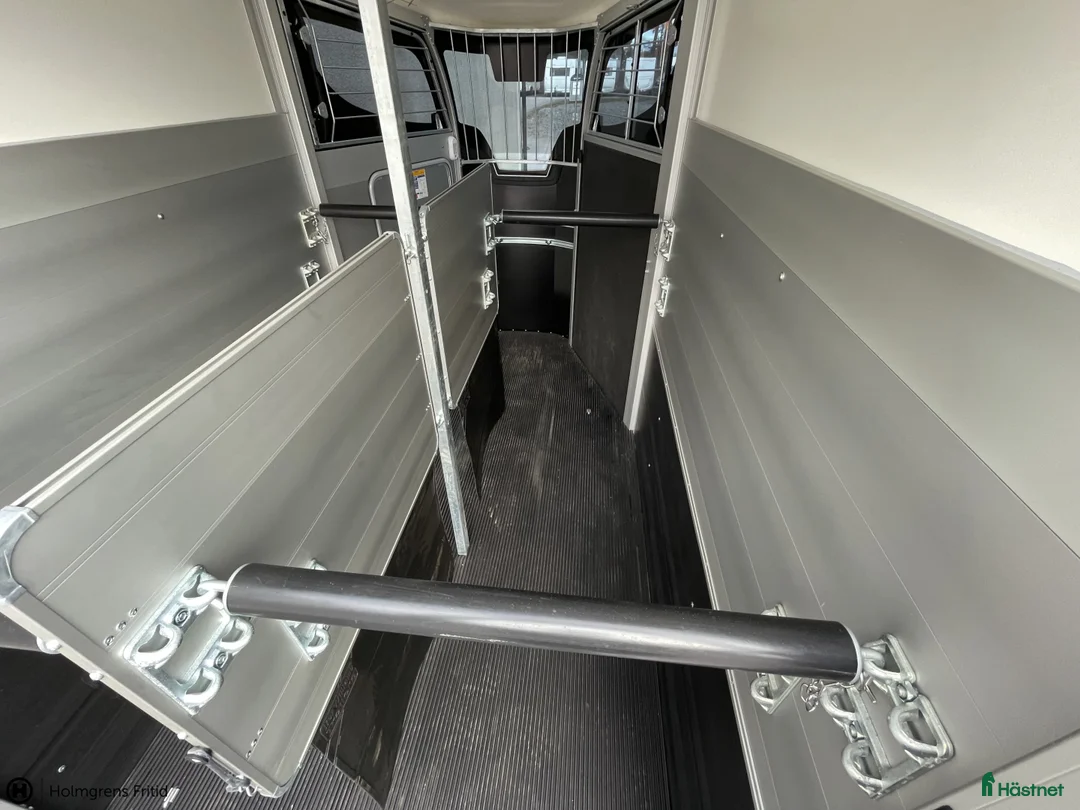 Hästtransporter  fordon & transport till salu: Hästsläp för 2 hästar med dubbla överluckor  i Västervik - Annons 8