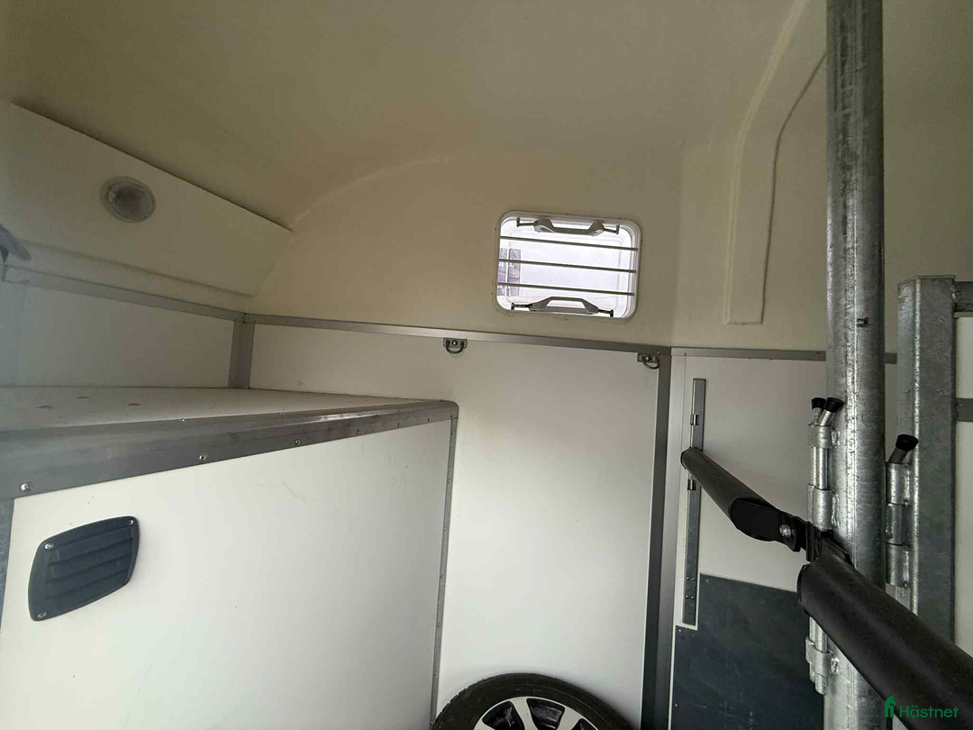 Hästtransporter  fordon & transport till salu: Royal XT WAF40U – funktionell, smidig och säker!  i Köping - Annons 8