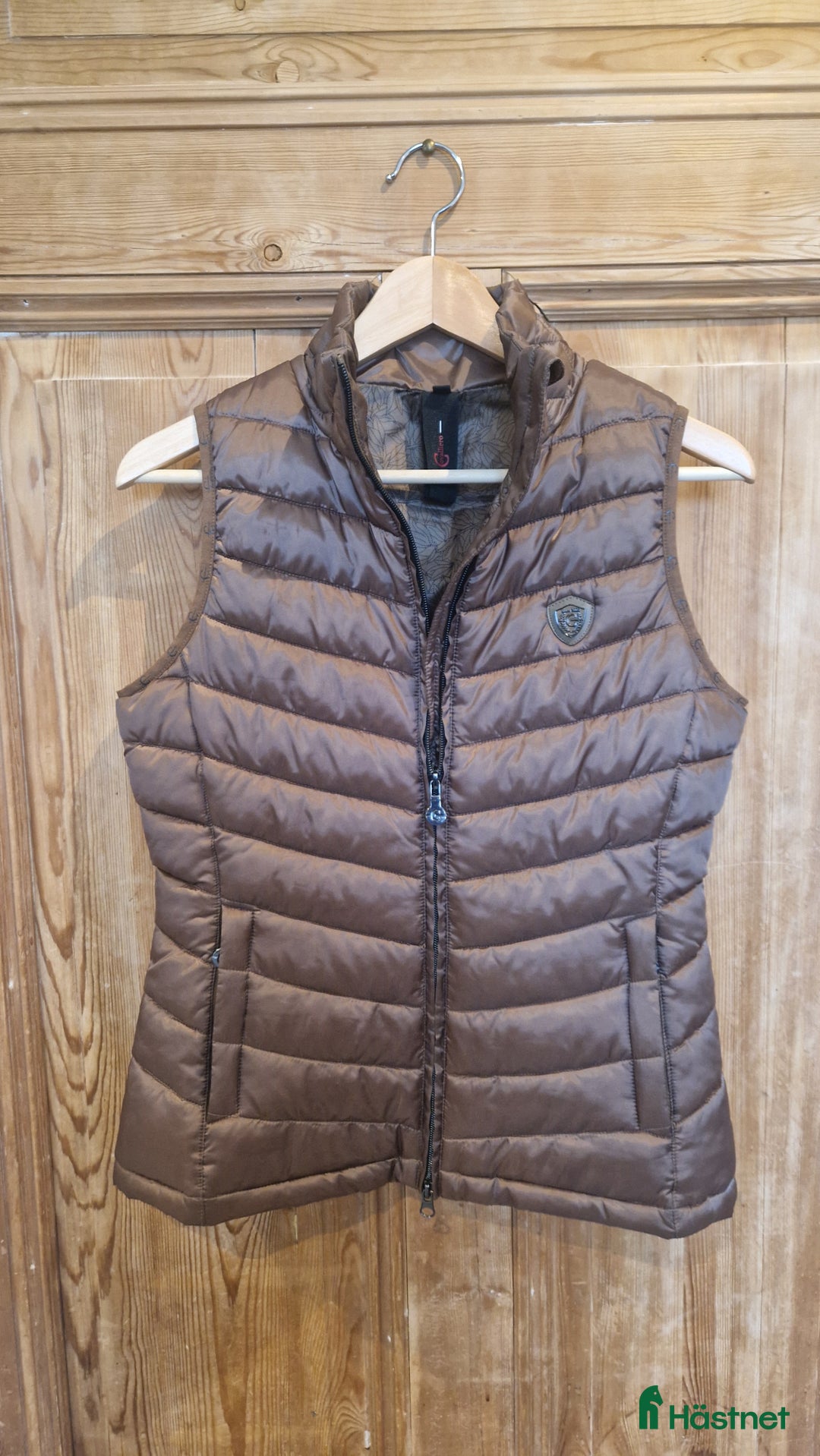 Övrigt Ridkläder ryttarutrustning till salu: Väst från Covalliero  i Segersta - Annons 1