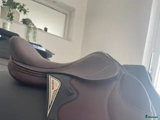 Sadlar hästutrustning Enkelkåpad hoppsadel - Annons 1