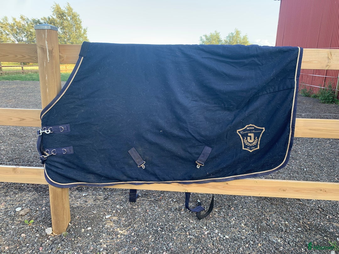 Täcken hästutrustning till salu: Jacson ull/fleecetäcken och nya Anky lindor i Vellinge - Annons 2