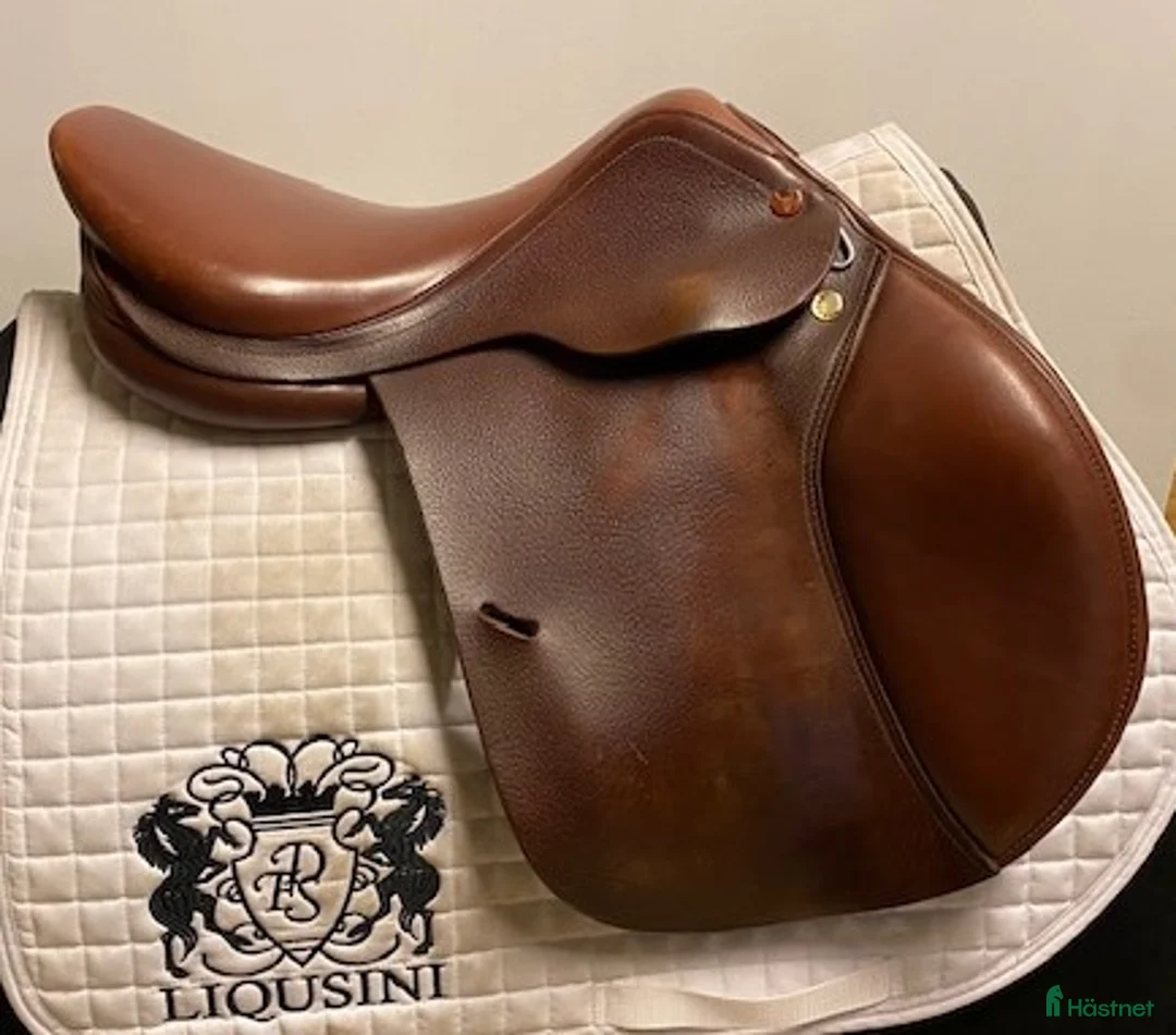Sadlar hästutrustning till salu: Hoppsadel Prestige Golden Star i Uppsala - Annons 1