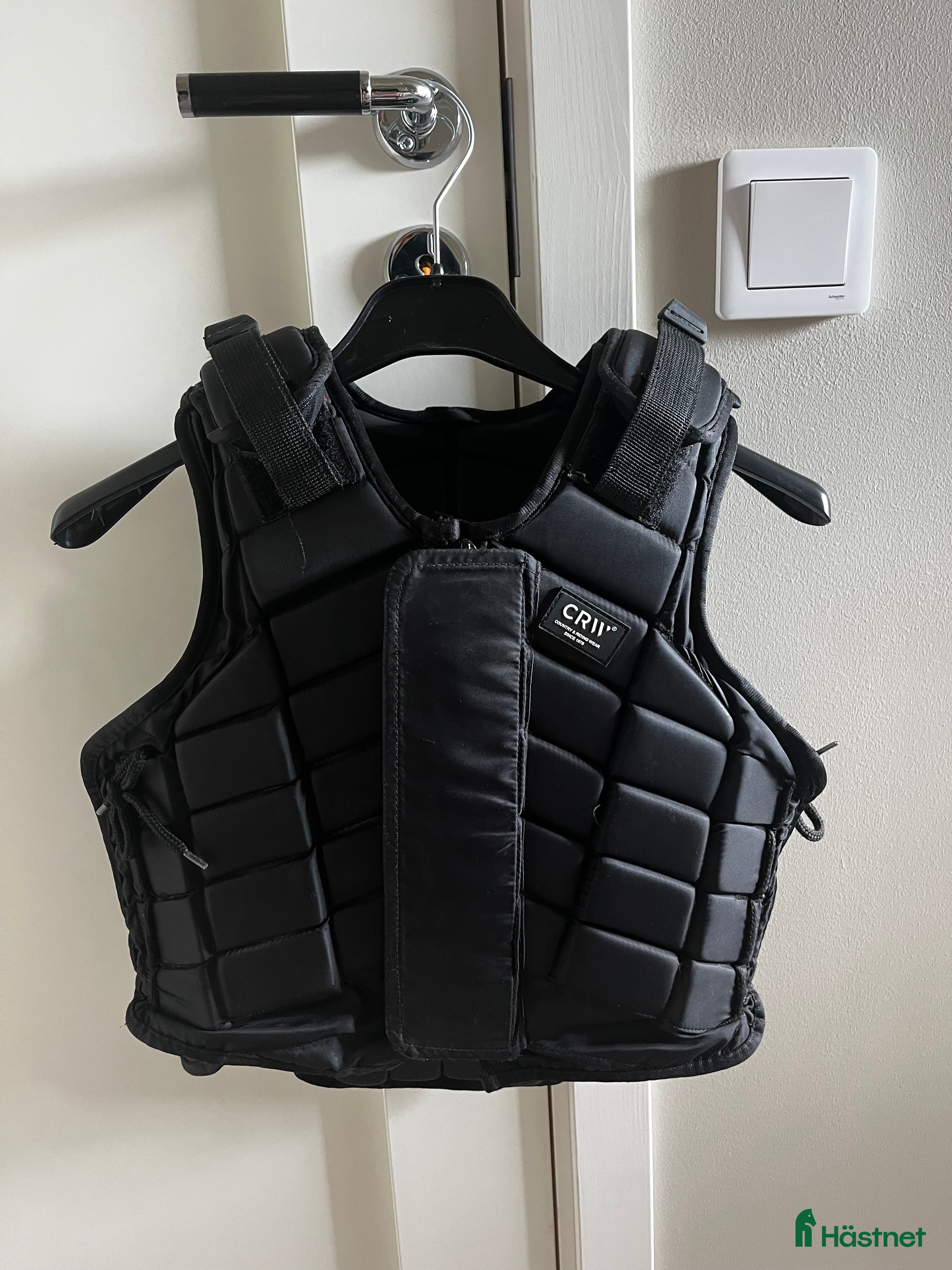 Säkerhetsvästar ryttarutrustning till salu: CRW skyddsväst i Nyköping - Annons 11