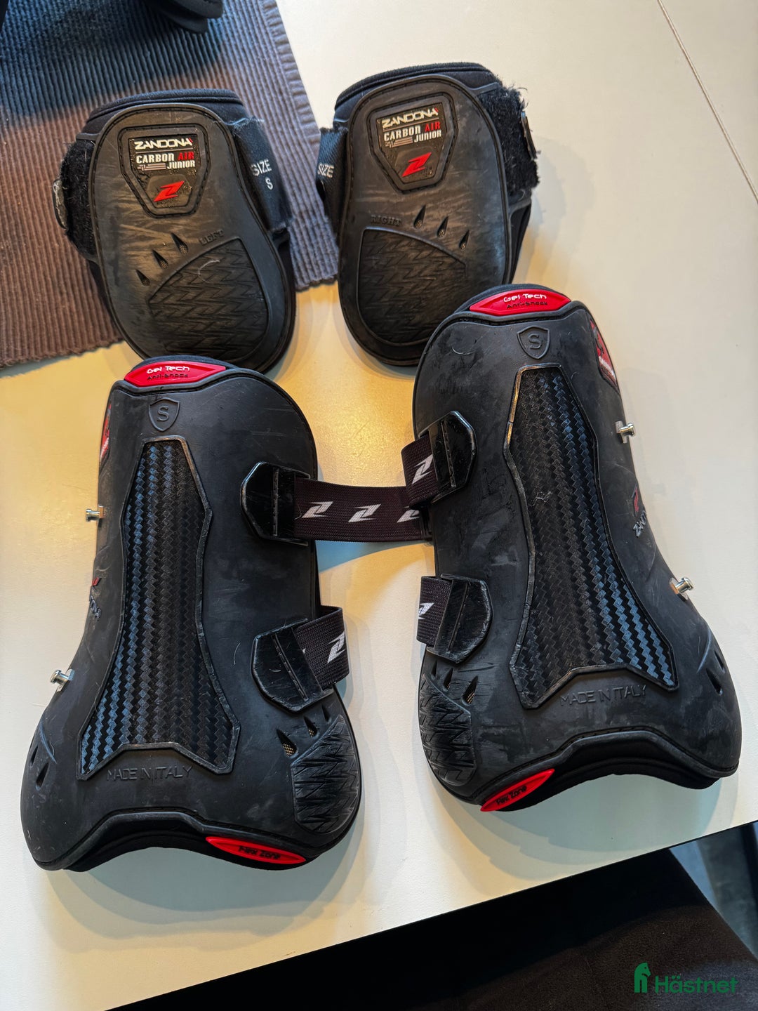 Benskydd hästutrustning till salu: Zandona fram och bakskydd storlek S i Motala - Annons 1