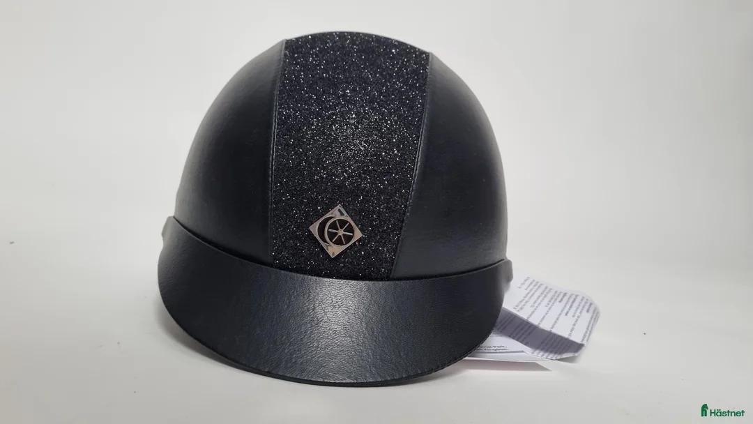 Hjälmar ryttarutrustning till salu: Charles Owen  i Färentuna - Annons 1