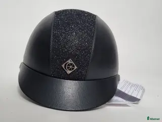 Hjälmar ryttarutrustning till salu: Charles Owen - Annons 1