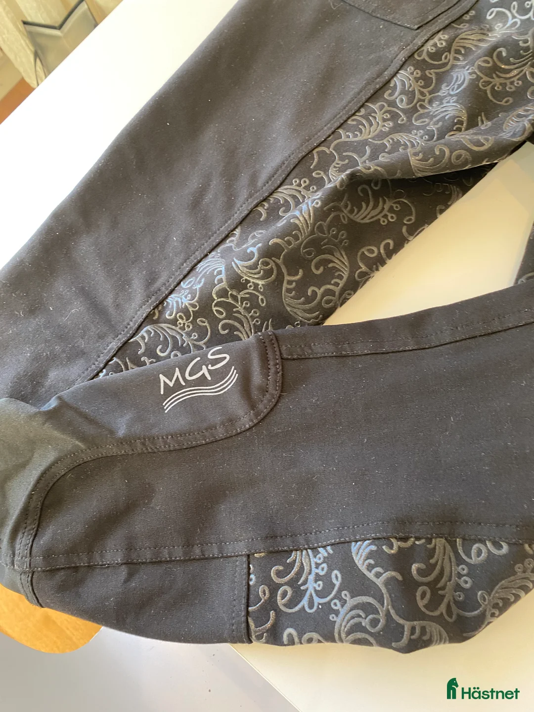 Ridbyxor ryttarutrustning till salu: Svarta bling ridbyxor st 48 i Malmö - Annons 2