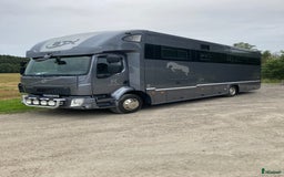 Hästlastbilar  fordon & transport till salu: STX 4-5 hästar med pop-out byggd på Volvo FL i Fjärås - Bild 1